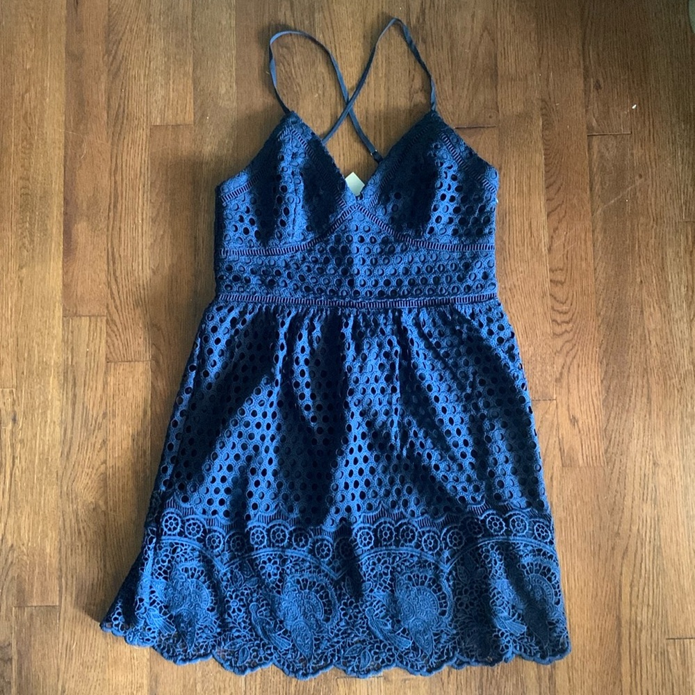 NWT Abercrombie & Fitch embroidered lace dress - Picture 1 of 9